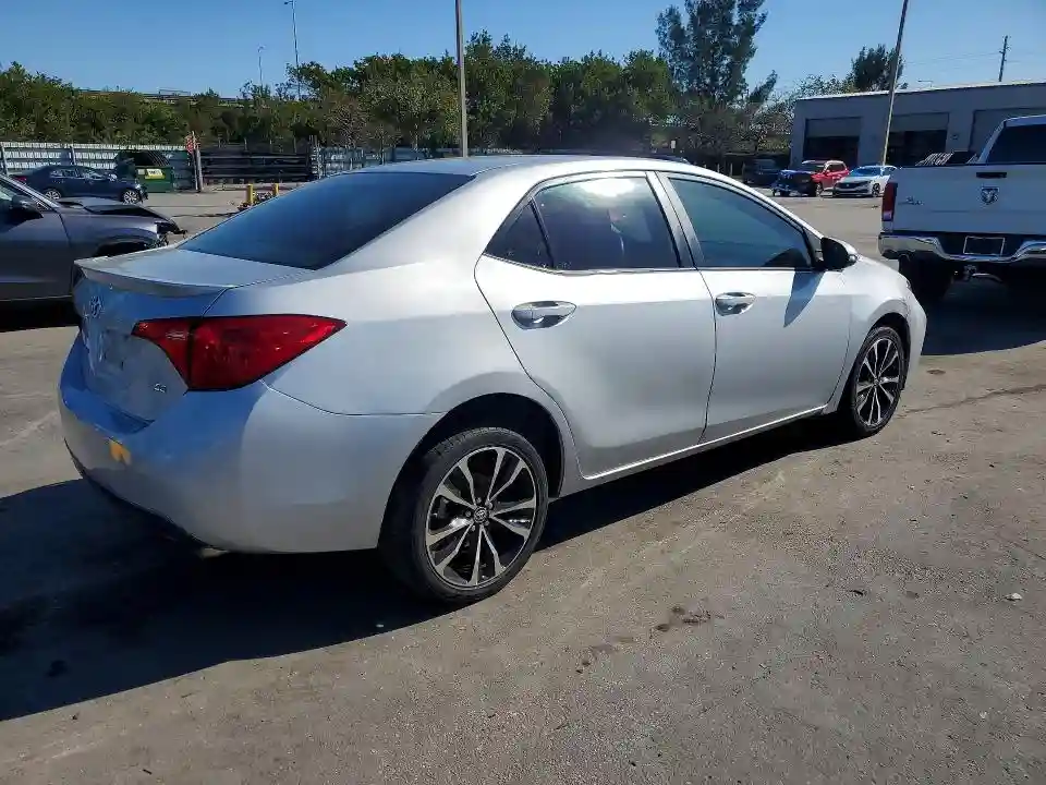 5YFBURHEXJP810048 2018 TOYOTA COROLLA-2