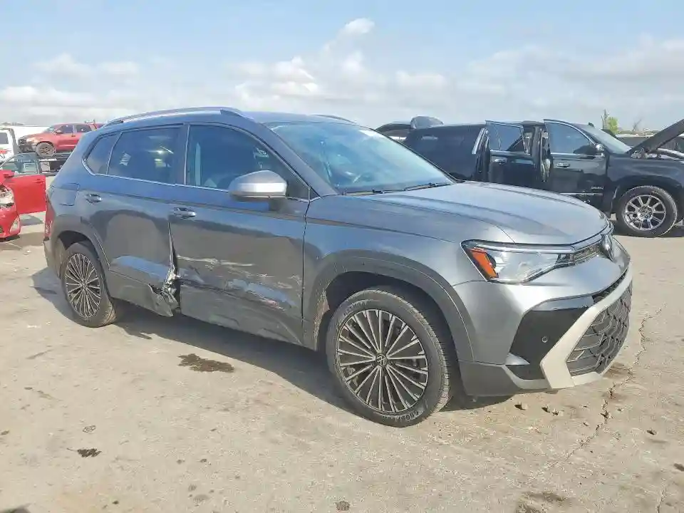 3VVSC7B27SM010730 2025 VOLKSWAGEN TAOS-3
