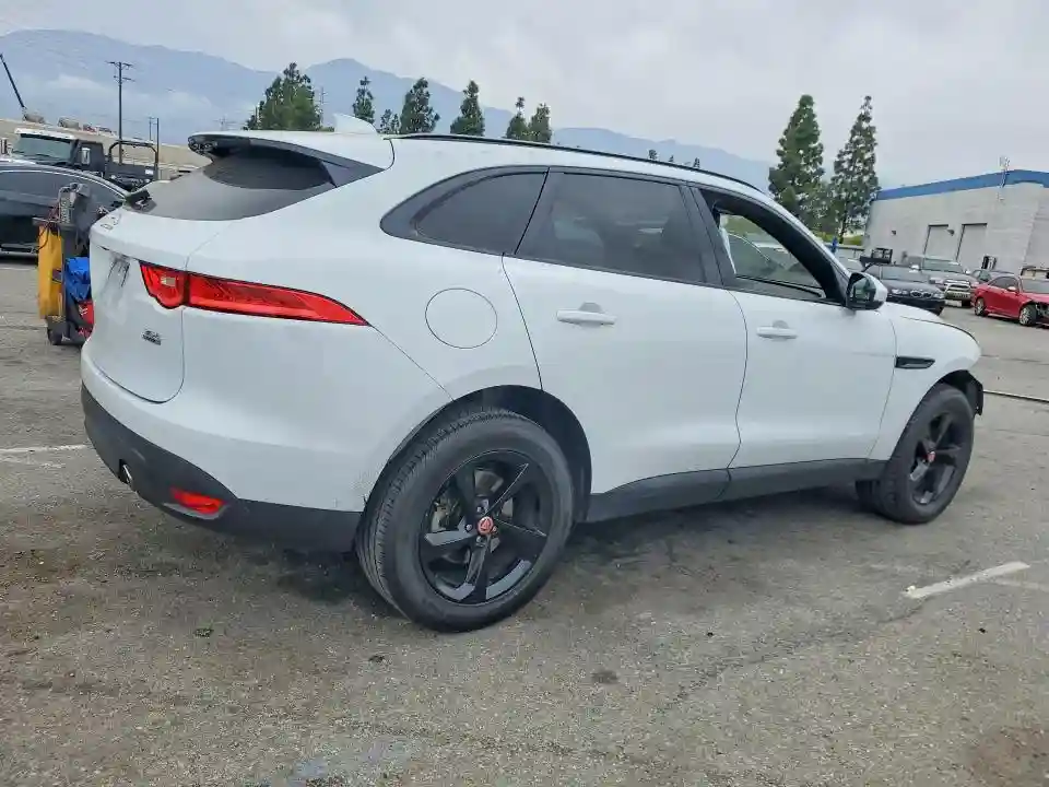 SADCK2EV3JA243874 2018 JAGUAR F-PACE-2