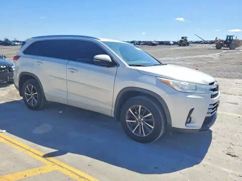 5TDJZRFH9JS528095 2018 TOYOTA HIGHLANDER-3