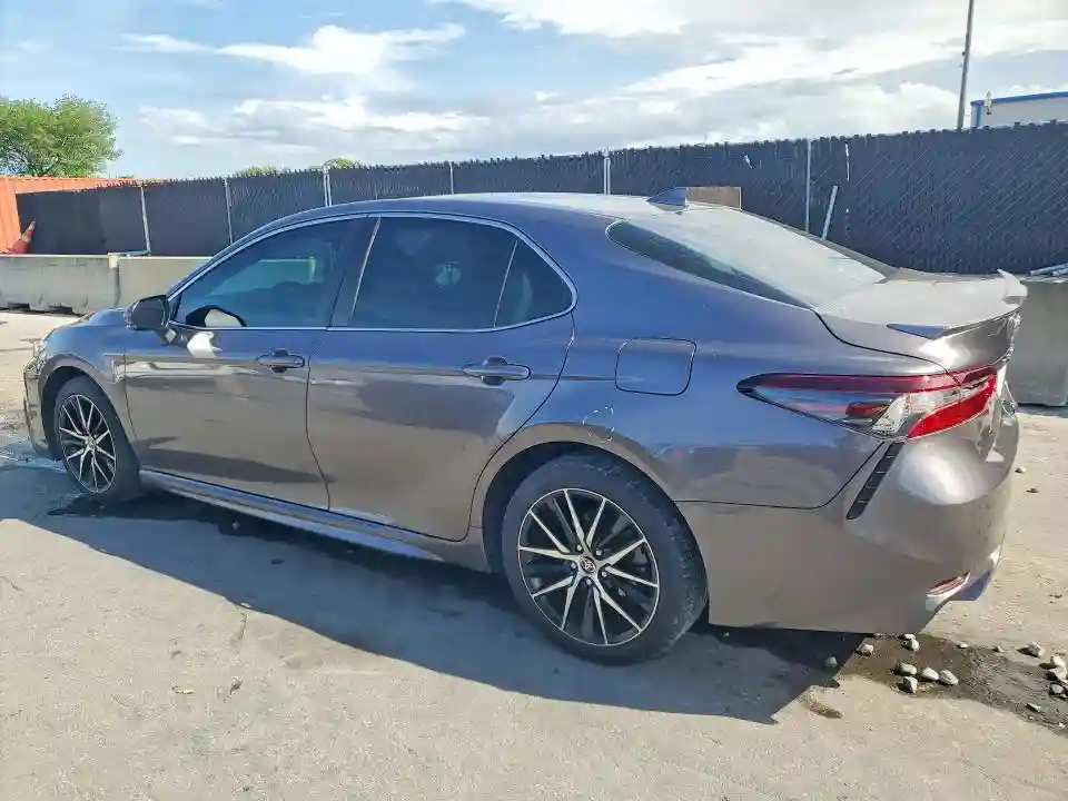 4T1G11AK9NU646893 2022 TOYOTA CAMRY-1