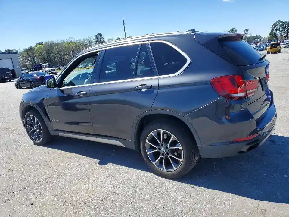 5UXKR2C57J0X08859 2018 BMW X5-1