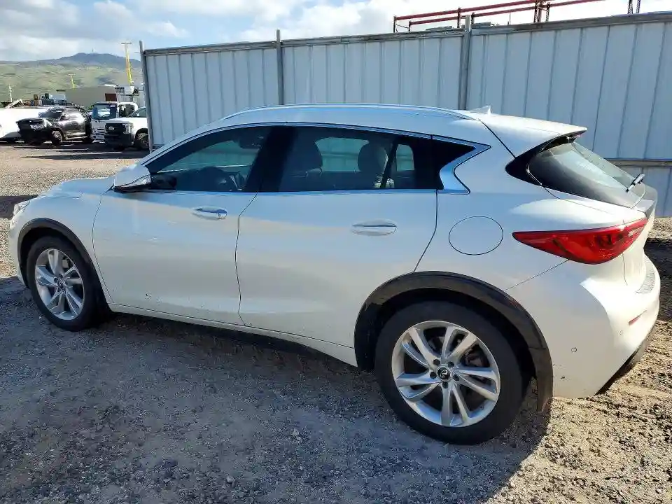 SJKCH5CP3JA001972 2018 INFINITI QX30-1