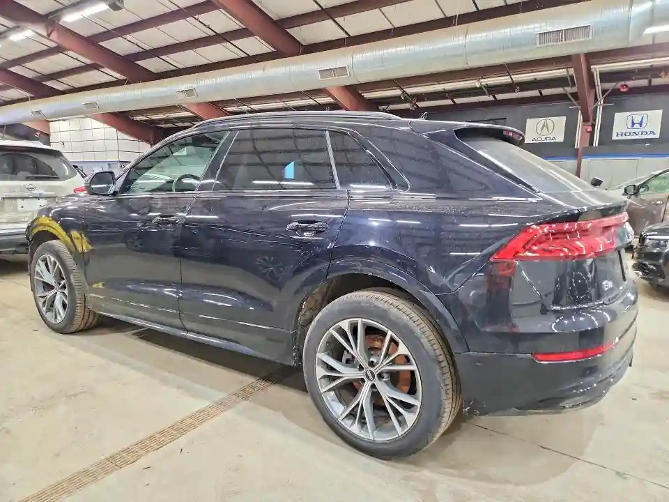 WA1AVAF15MD015646 2021 AUDI Q8-1