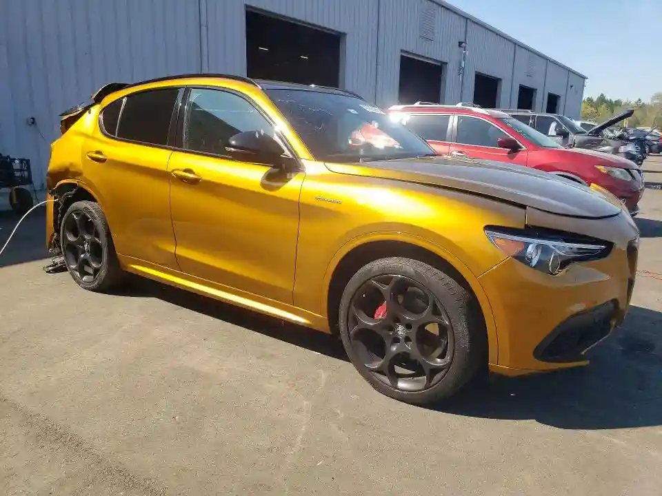 ZASPAKBN0P7D57882 2023 ALFA ROMEO STELVIO-3