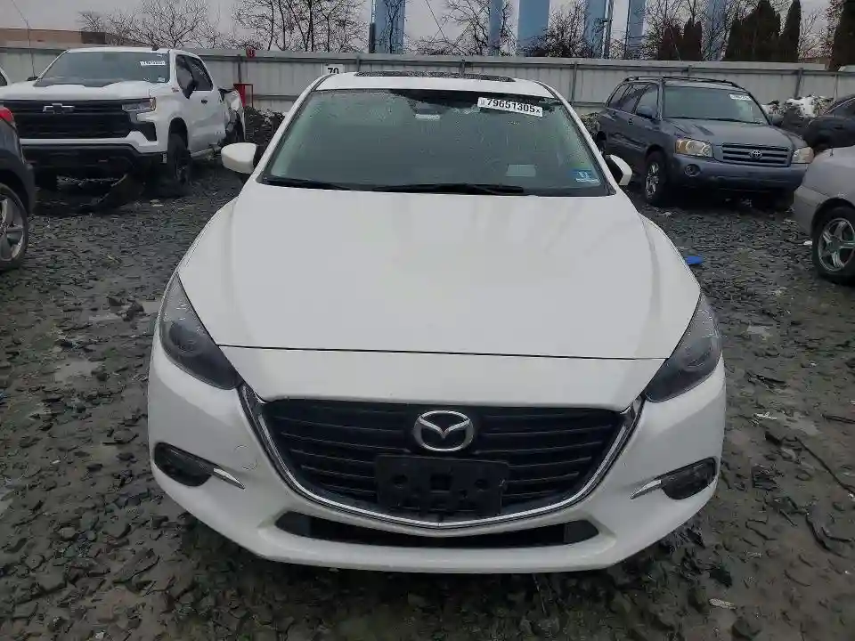 3MZBN1M31JM257068 2018 MAZDA 3-4