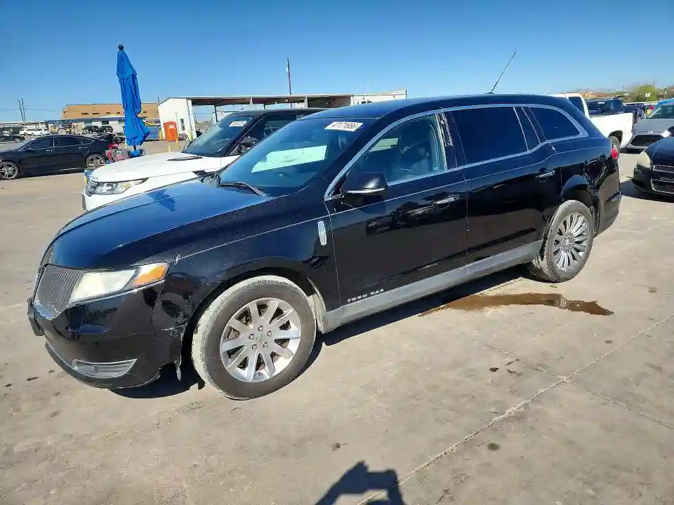 2LMHJ5NK5DBL54611 2013 LINCOLN TOWNHOUSE MKT-0