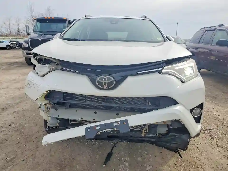 JTMDFREV9HJ169982 2017 TOYOTA RAV4-4