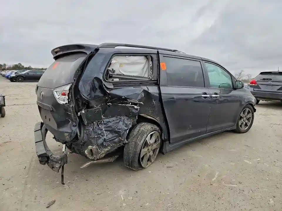 5TDXZ3DC4HS869011 2017 TOYOTA SIENNA-2