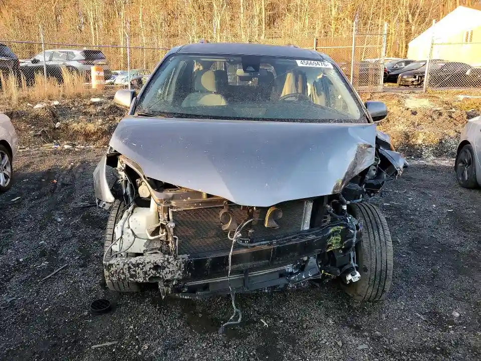 5TDKZ3DC0KS983931 2019 TOYOTA SIENNA-4