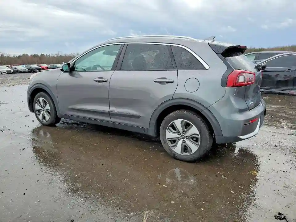 KNDCC3LC6J5110695 2018 KIA NIRO-1