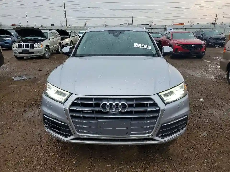 WA1CNAFY5J2104873 2018 AUDI Q5-4