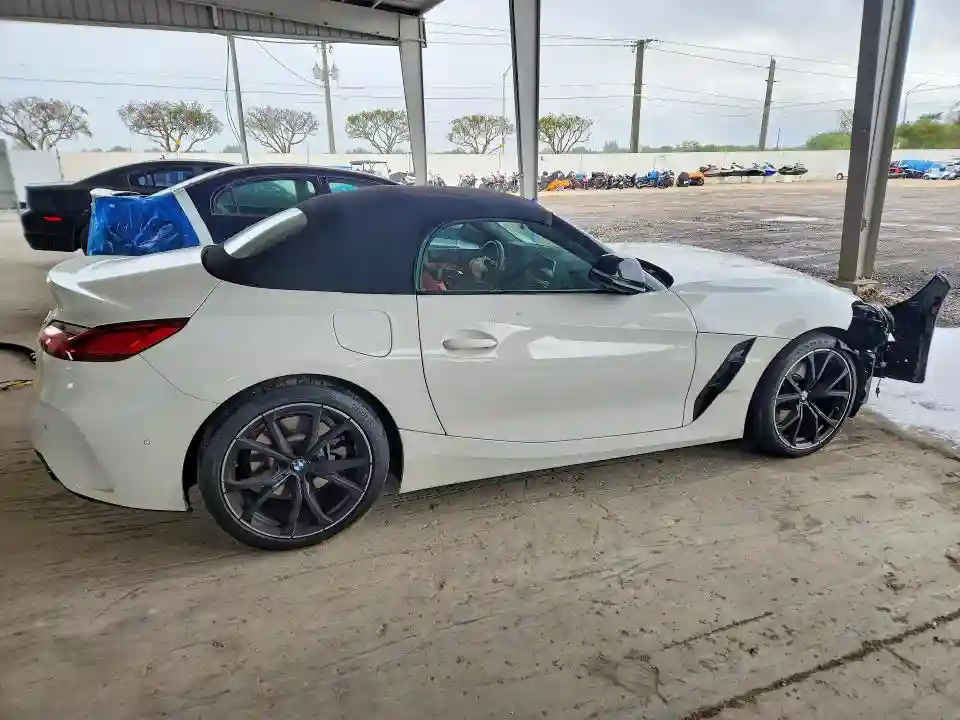 WBAHF3C02PWY15707 2023 BMW Z4-2