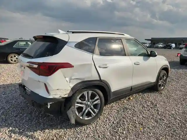 KNDEU2AA0P7423918 2023 KIA SELTOS-2