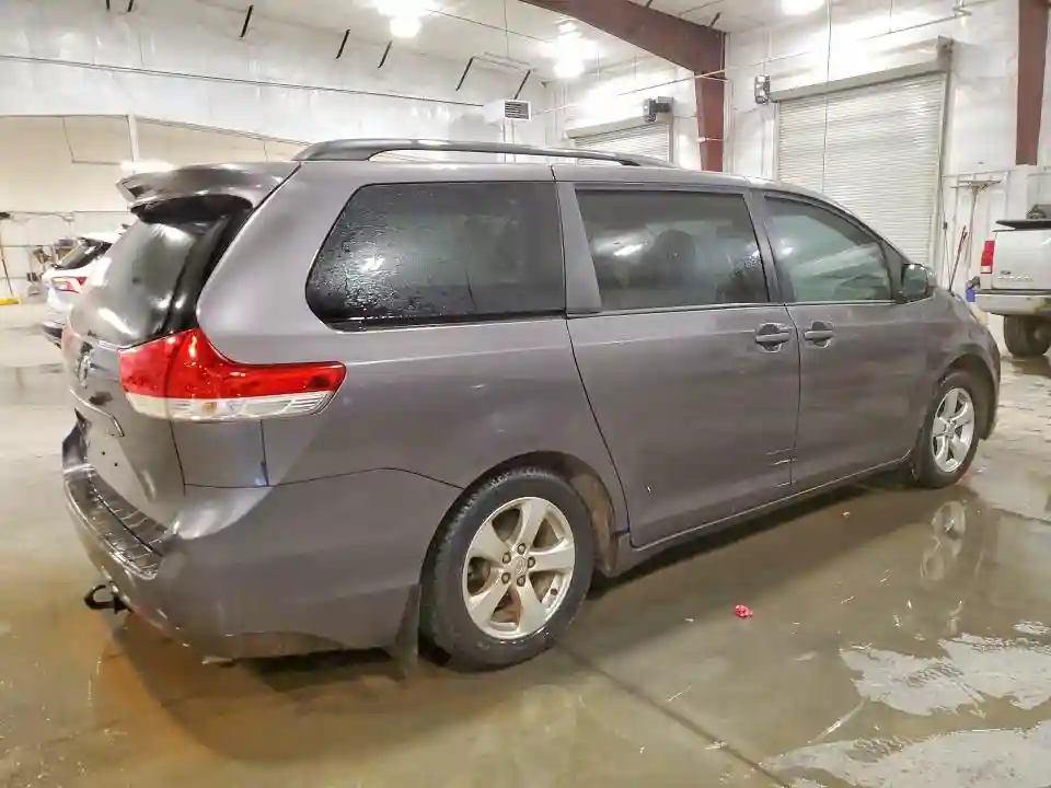 5TDKK3DC8DS345711 2013 TOYOTA SIENNA-2