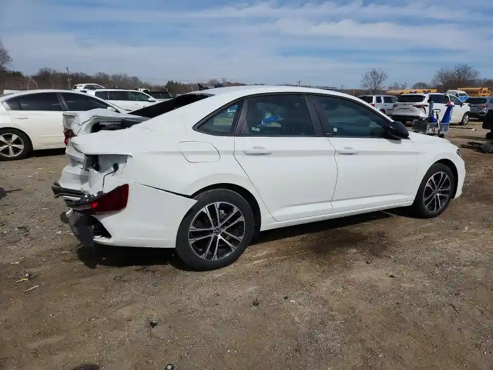 3VWBX7BU3SM068870 2025 VOLKSWAGEN JETTA-2