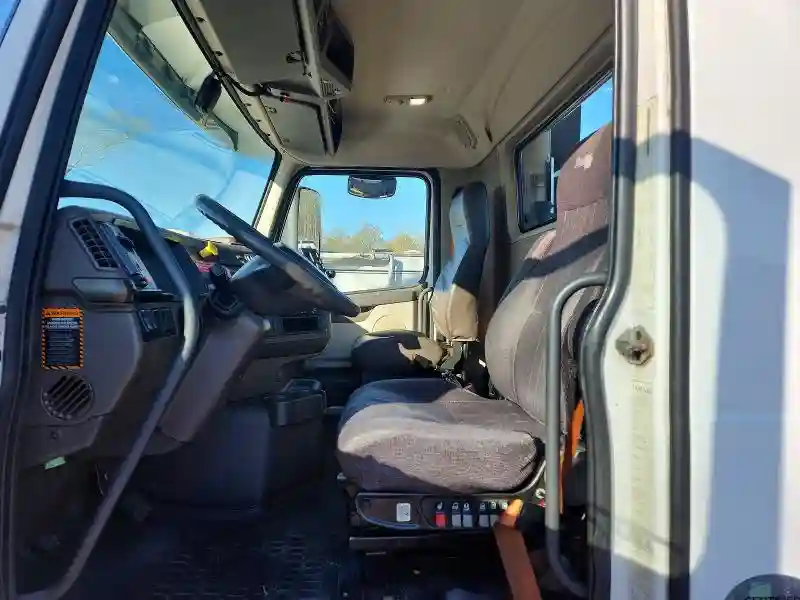 4V4N39TG4JN892501 2018 VOLVO VN-4