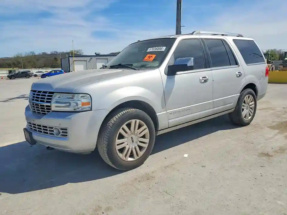 5LMJJ2H5XDEL08842 2013 LINCOLN TOWNHOUSE NAVIGATOR-0