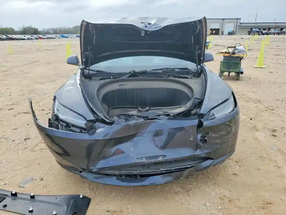 5YJ3E1EA9SF022735 2025 TESLA MODEL 3-4