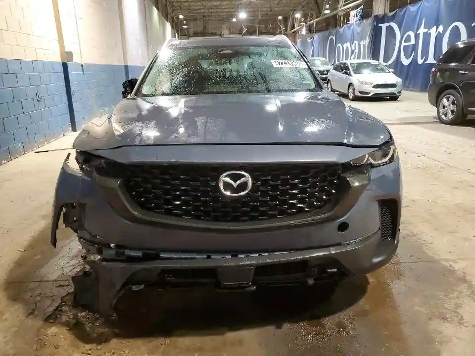 7MMVABEM8SN373643 2025 MAZDA CX-50-4