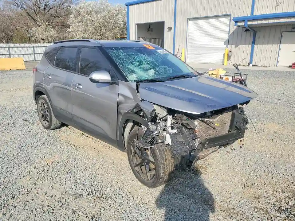 KNDEU2AA0S7709714 2025 KIA SELTOS-3