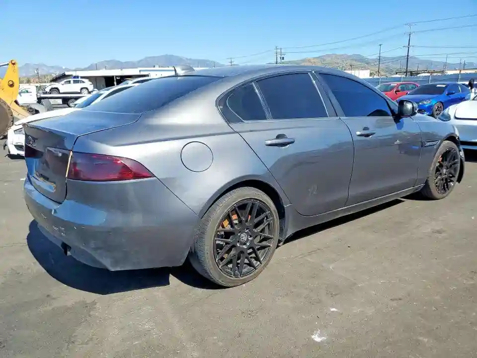 SAJAD4BG1HA965841 2017 JAGUAR XE-2