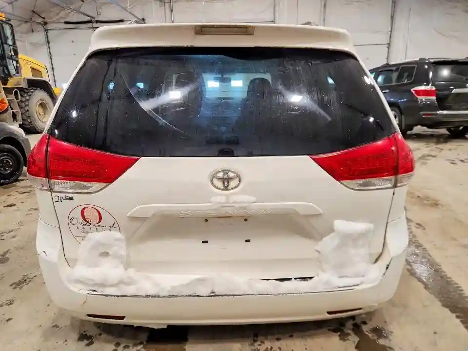 5TDKK3DC6BS040169 2011 TOYOTA SIENNA-5