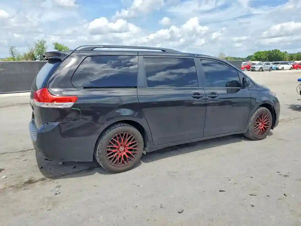 5TDKK3DC1DS347655 2013 TOYOTA SIENNA-2