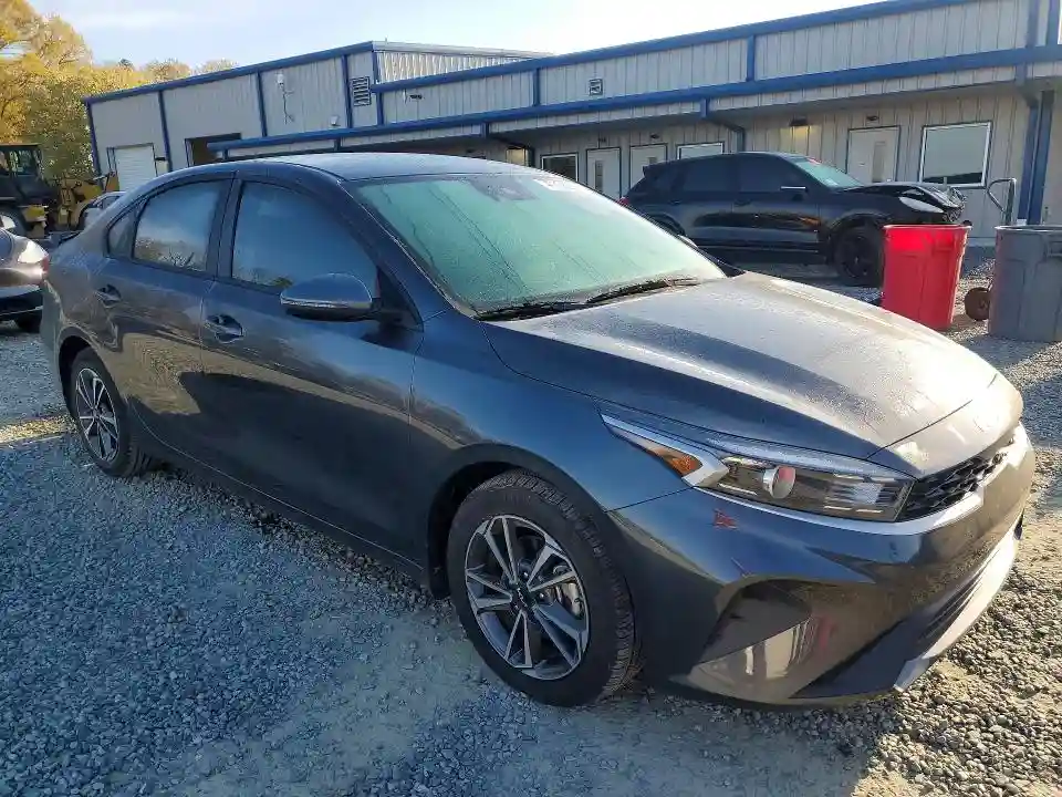 3KPF24AD3RE827735 2024 KIA FORTE-3