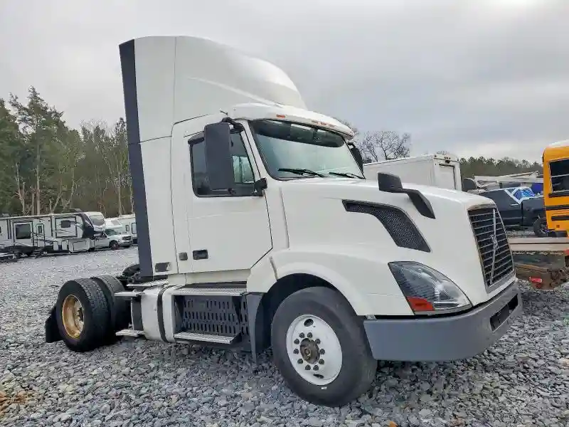 4V4N39TG0HN988104 2017 VOLVO VN-0