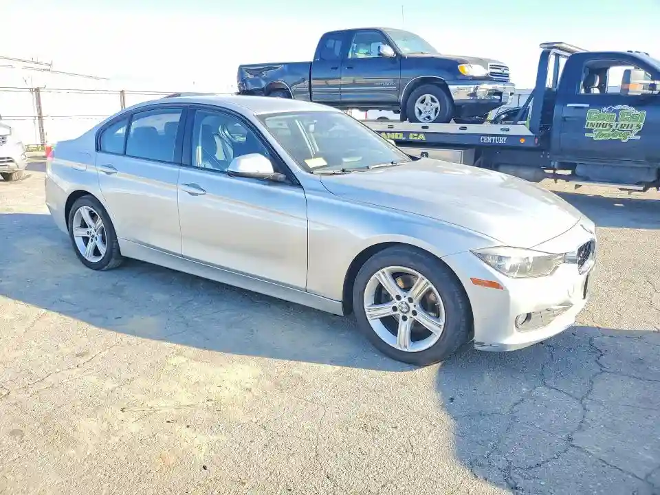 WBA3D3C51EK154557 2014 BMW 3 SERIES-3
