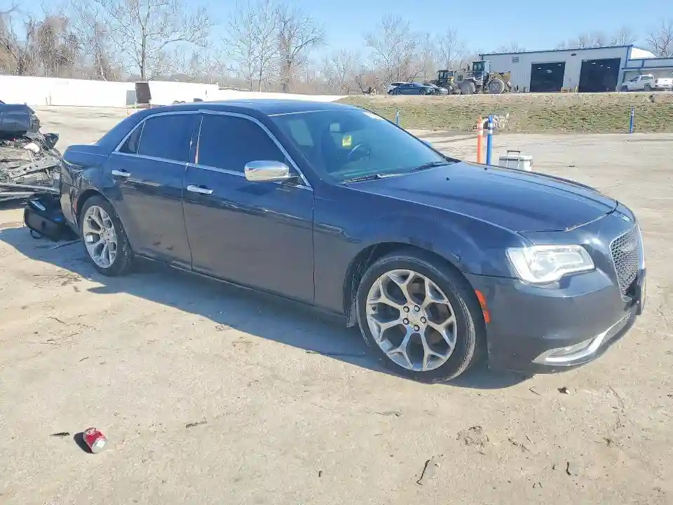 2C3CCAPT0JH181581 2018 CHRYSLER 300-3