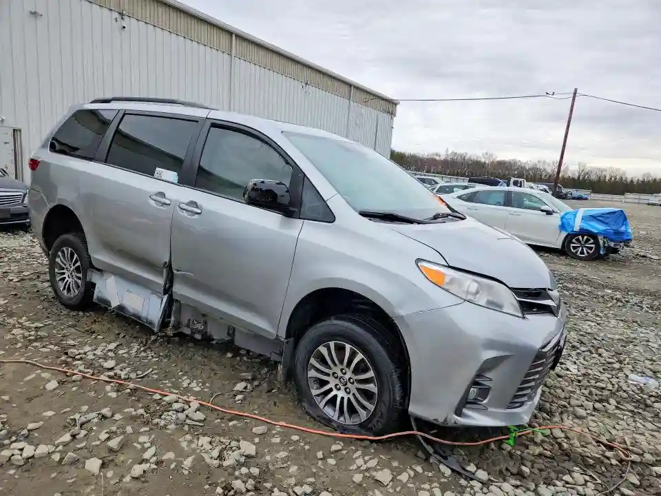 5TDYZ3DC1JS910401 2018 TOYOTA SIENNA-3