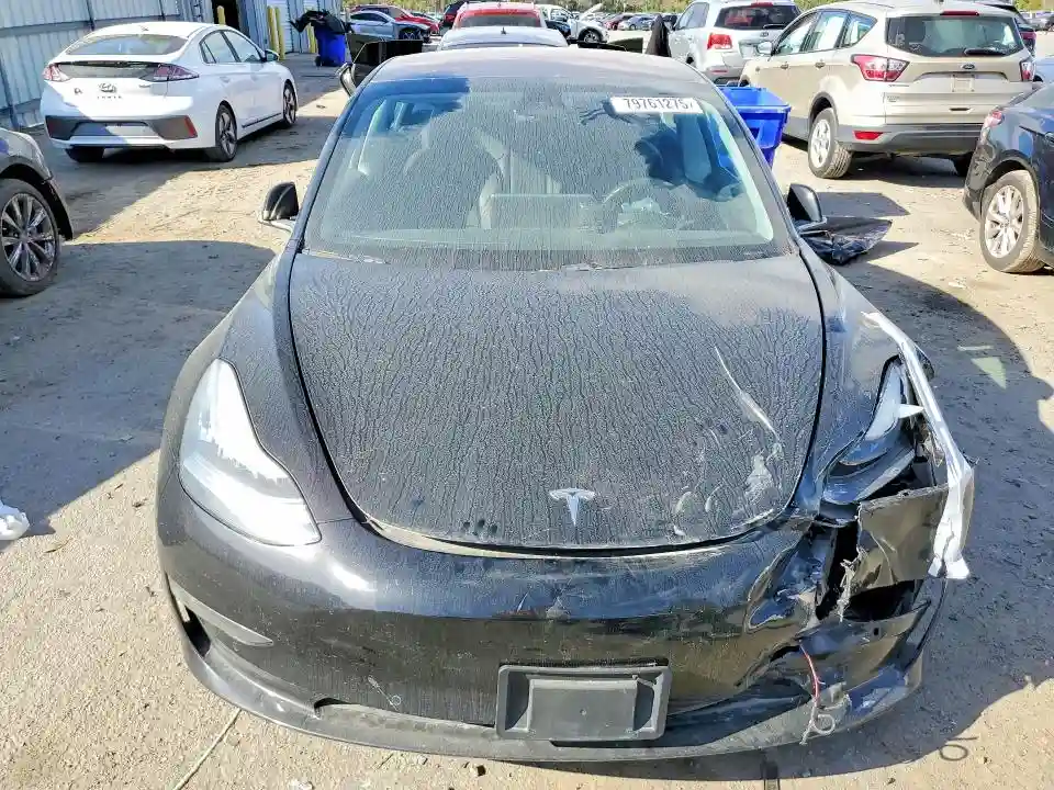 5YJ3E1EBXJF181996 2018 TESLA MODEL 3-4