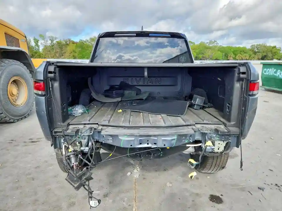7FCTGAAA4PN019695 2023 RIVIAN RIT-5
