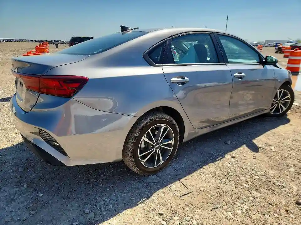 3KPF24AD1RE794864 2024 KIA FORTE LXS-2