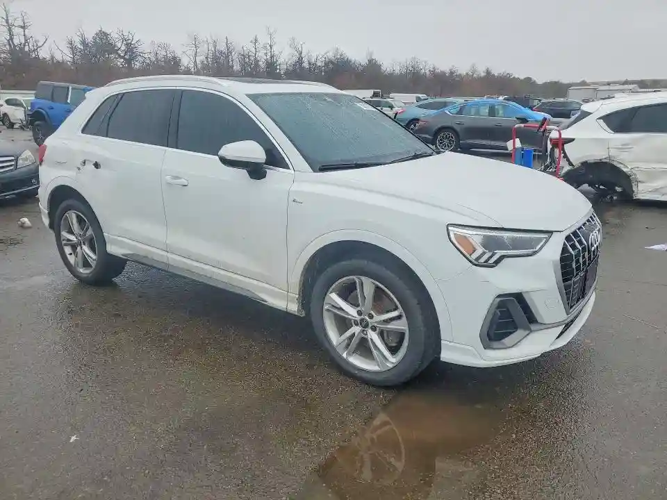 WA1EECF30N1049561 2022 AUDI Q3-3