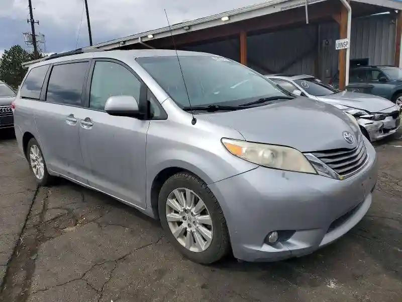 5TDDK3DC2CS041538 2012 TOYOTA SIENNA-3