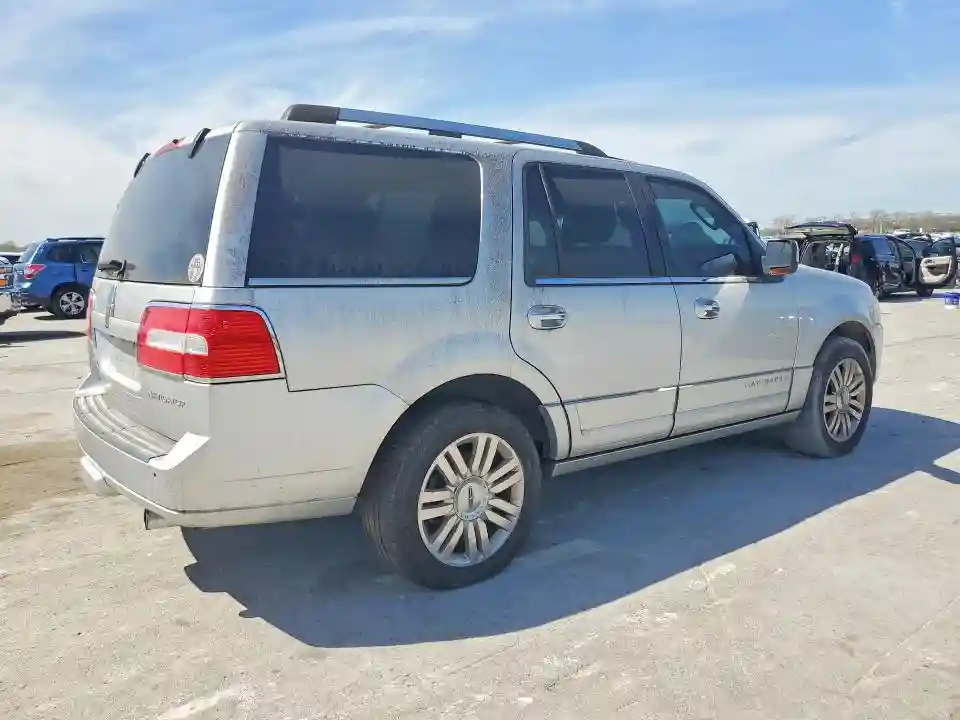 5LMJJ2H5XDEL08842 2013 LINCOLN TOWNHOUSE NAVIGATOR-2