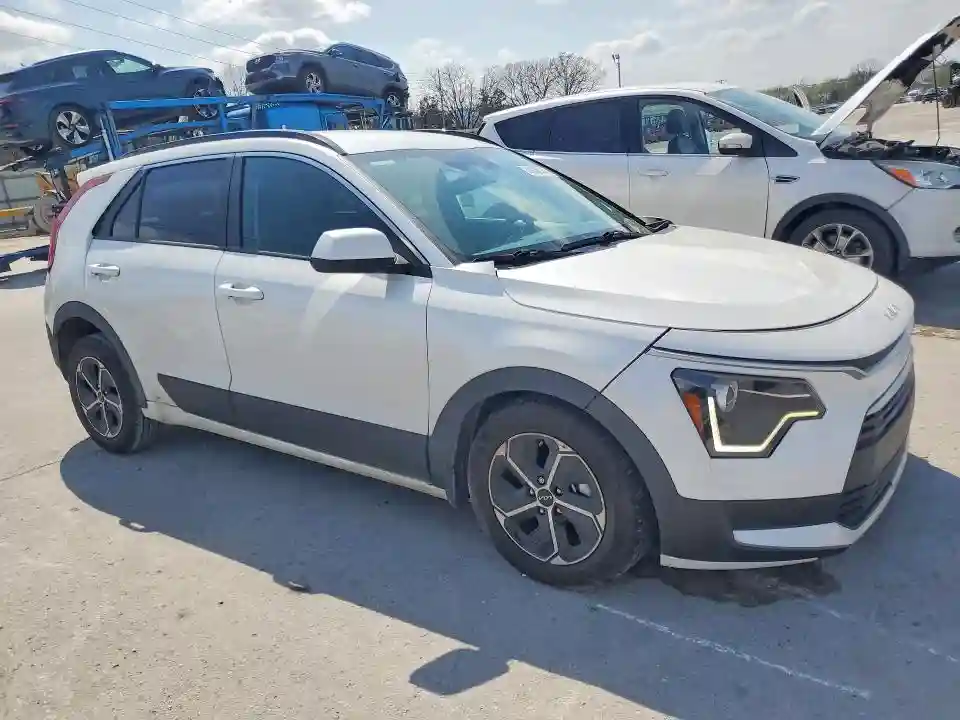KNDCP3LE1R5147302 2024 KIA NIRO-3