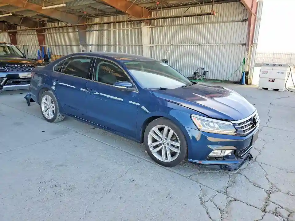 1VWBA7A34JC044569 2018 VOLKSWAGEN PASSAT-3
