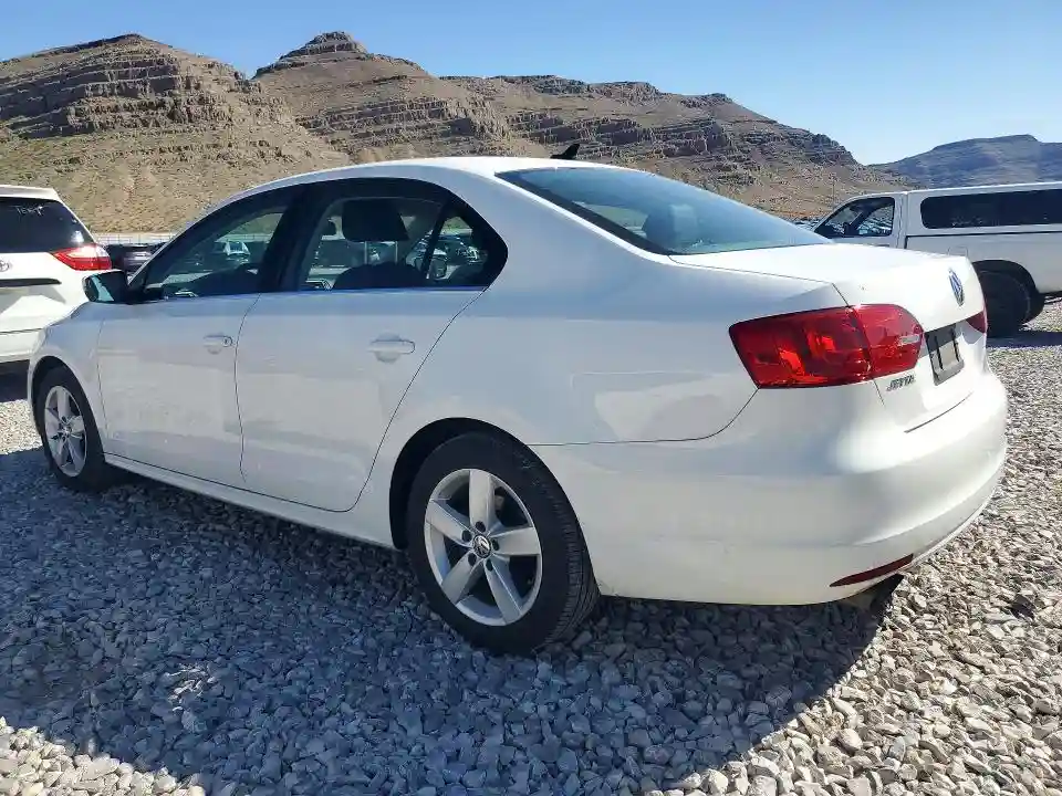 3VWLL7AJ9EM372734 2014 VOLKSWAGEN JETTA-1