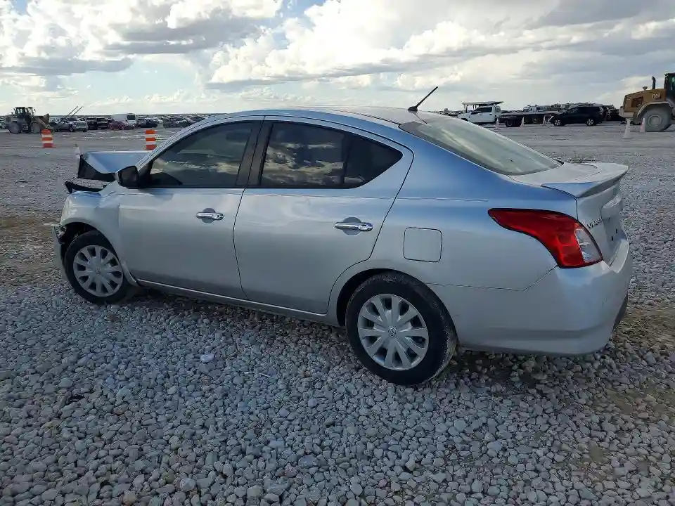 3N1CN7APXJK443255 2018 NISSAN VERSA-1