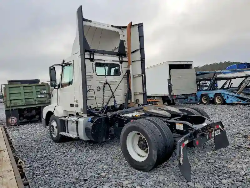 4V4N39TG0HN988104 2017 VOLVO VN-2