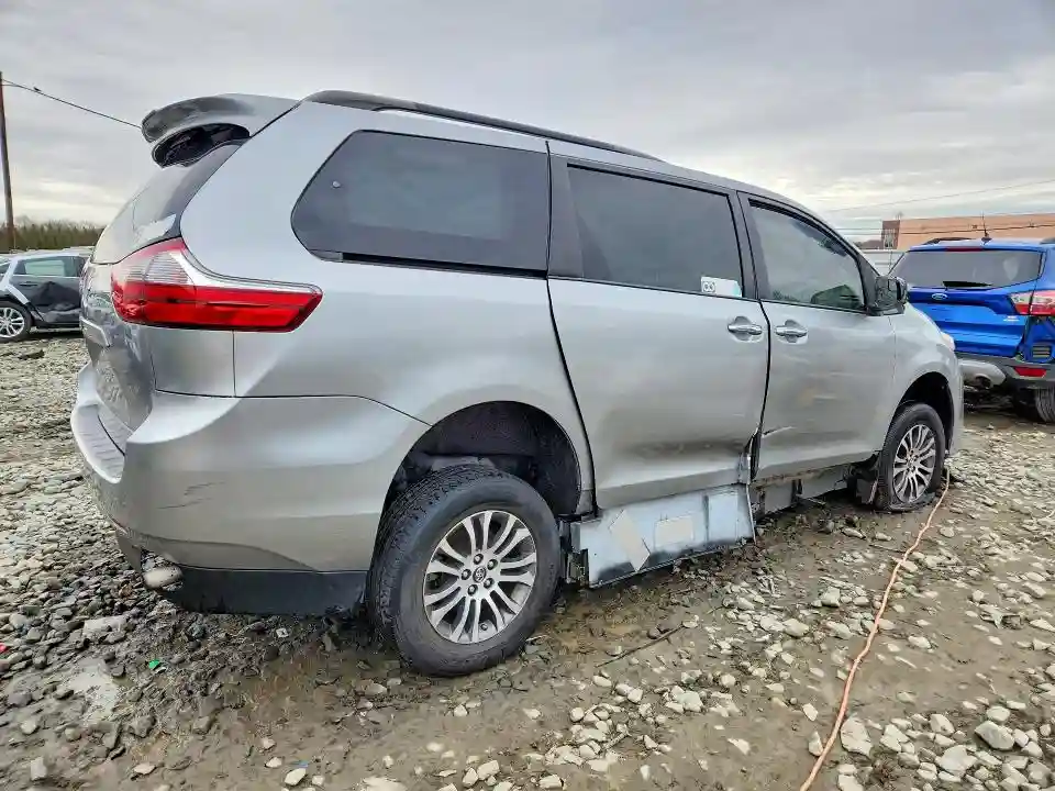 5TDYZ3DC1JS910401 2018 TOYOTA SIENNA-2