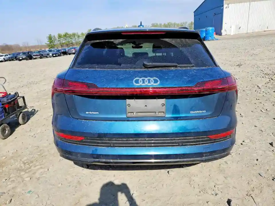 WA1AAAGE3PB019627 2023 AUDI E-TRON-5