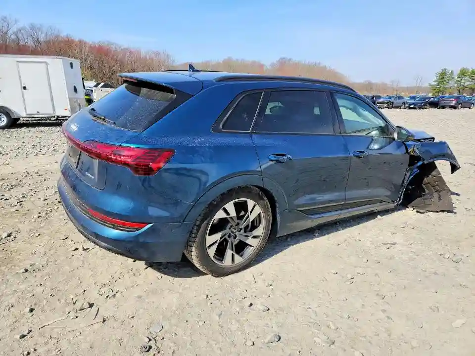 WA1AAAGE3PB019627 2023 AUDI E-TRON-2