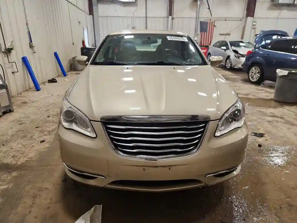 1C3CCBAG4EN103805 2014 CHRYSLER 200-4