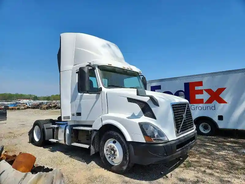 4V4N39TG4JN892501 2018 VOLVO VN-0