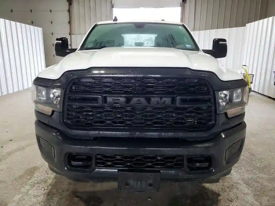 3C6UR5HL5RG114093 2024 RAM 2500-4